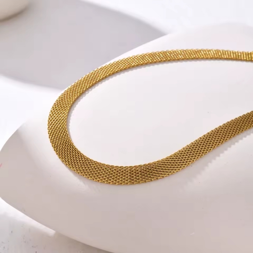 Elegant Gold✨️ Mesh Necklace GP STAINLESS steel Hypoallergenic. GORGEOUS ✨️ - Picture 4 of 8